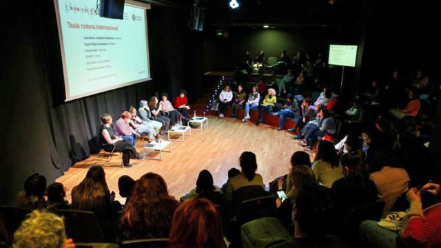 Barcelona_acull_una_taula_rodona_sobre_violencies_masclistes_digitals_i_les_seves_linies_datencio.jpg