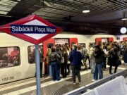 Andanes i trens plens a Sabadell en la primera de les cinc jornades de vaga dels maquinistes a FGC
