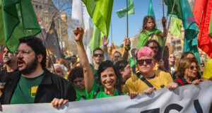 Els docents es manifesten a Barcelona per exigir al Govern que torni a negociar i millori l’acord amb CCOO i UGT