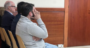 L’entrenador de bàsquet de l’Hospitalet jutjat per agressió sexual a dues jugadores nega relacions sense consentiment