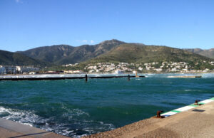 Els Bombers reben 60 avisos pel vent entre les 7h i les 12h, la majoria a la regió de Girona