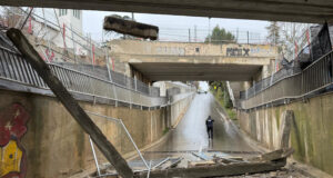 S’esfondra part d’un pont de la Garriga afectat per les obres de l’R3 i l’Ajuntament apunta a una “mala execució”