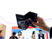 Robots sense sensors, mòbils amb braç robòtic, humanoides i dispositius triplegables i 3D, principals novetats del MWC