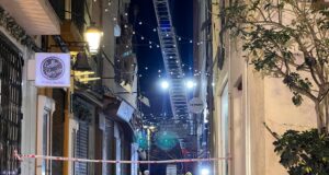 L’esfondrament parcial d’una finca a Sabadell obliga a desallotjar dos edificis adjacents, locals comercials i oficines