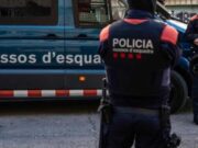 Violència a Montgat: okupes ataquen agents dels Mossos amb pedres durant un desallotjament