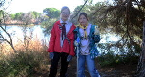Infants d’Ucraïna i les seves famílies fan una jornada de neteja al Delta del Llobregat per “agrair l’acollida rebuda”