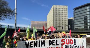 Els docents tallen amb columnes la Meridiana, la Gran Via i la Diagonal de Barcelona