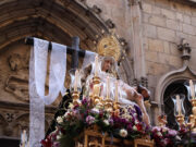 Les processons de Jesús del Gran Poder i la Verge de les Angoixes recorren a pas solemne el cor de Barcelona