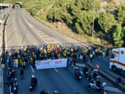 Els docents tallen l’AP-7, la C-32 i alguns accessos a Barcelona