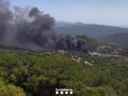 Més de 200 trucades al 112 per un gran incendi a Òrrius: Demanen no acostar-se a la zona pel perill que arribi al bosc