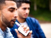 Els pneumòlegs alerten de l’impacte del vapeig i la nicotina en els joves